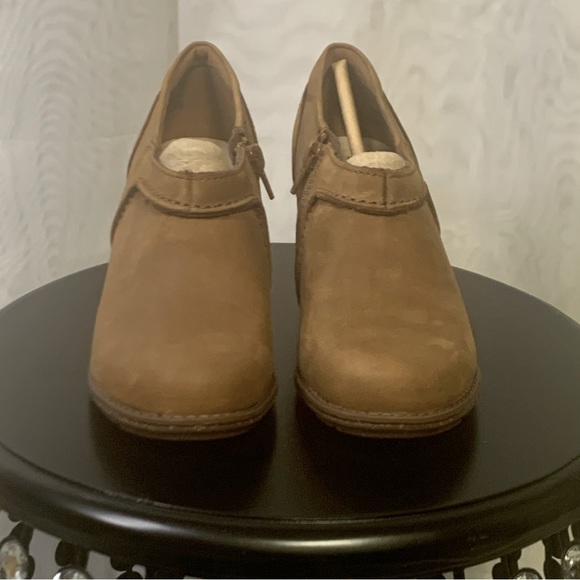 Clarks Sashlin Aleta Ankle Heel Boot - dark tan leather - New in box - Picture 3 of 11